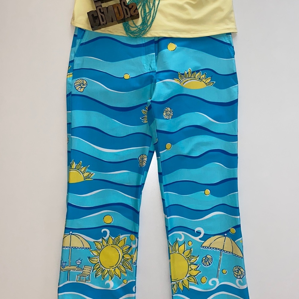🌴LILLY PULITZER Vintage Capri Pants in Cruise Blue Beach and Tennis Club Print